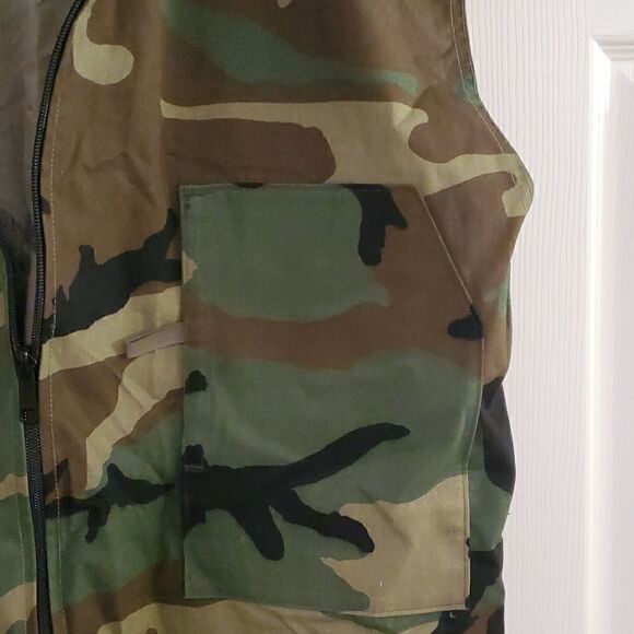 Men's camouflage zip up vest big and tall sizing - Picture 3 of 6
